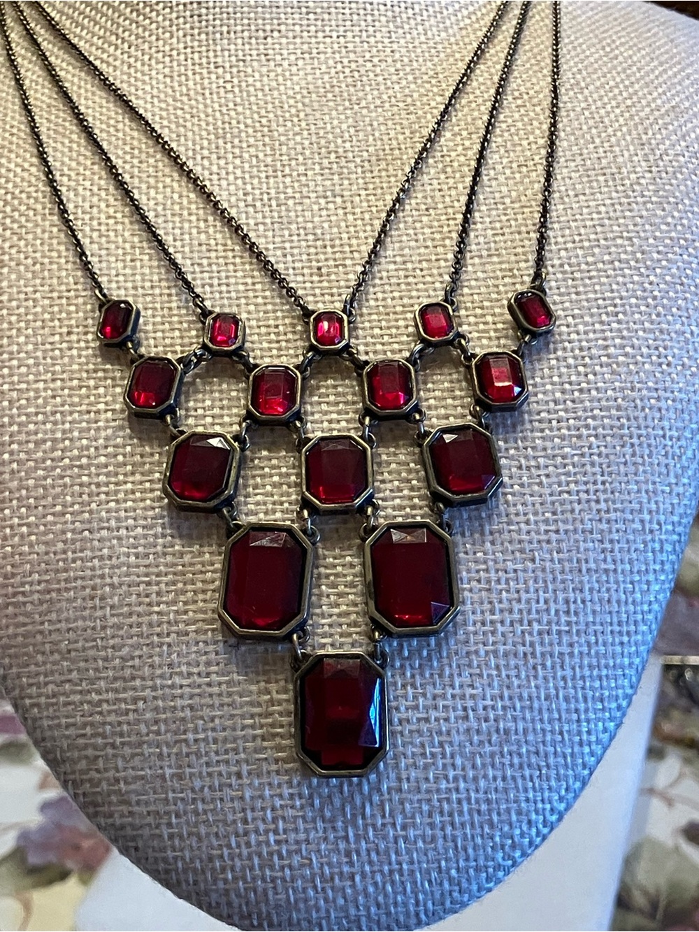 VINTAGE AVON OF BELLEVILLE NECKLACE - Picture 4 of 9